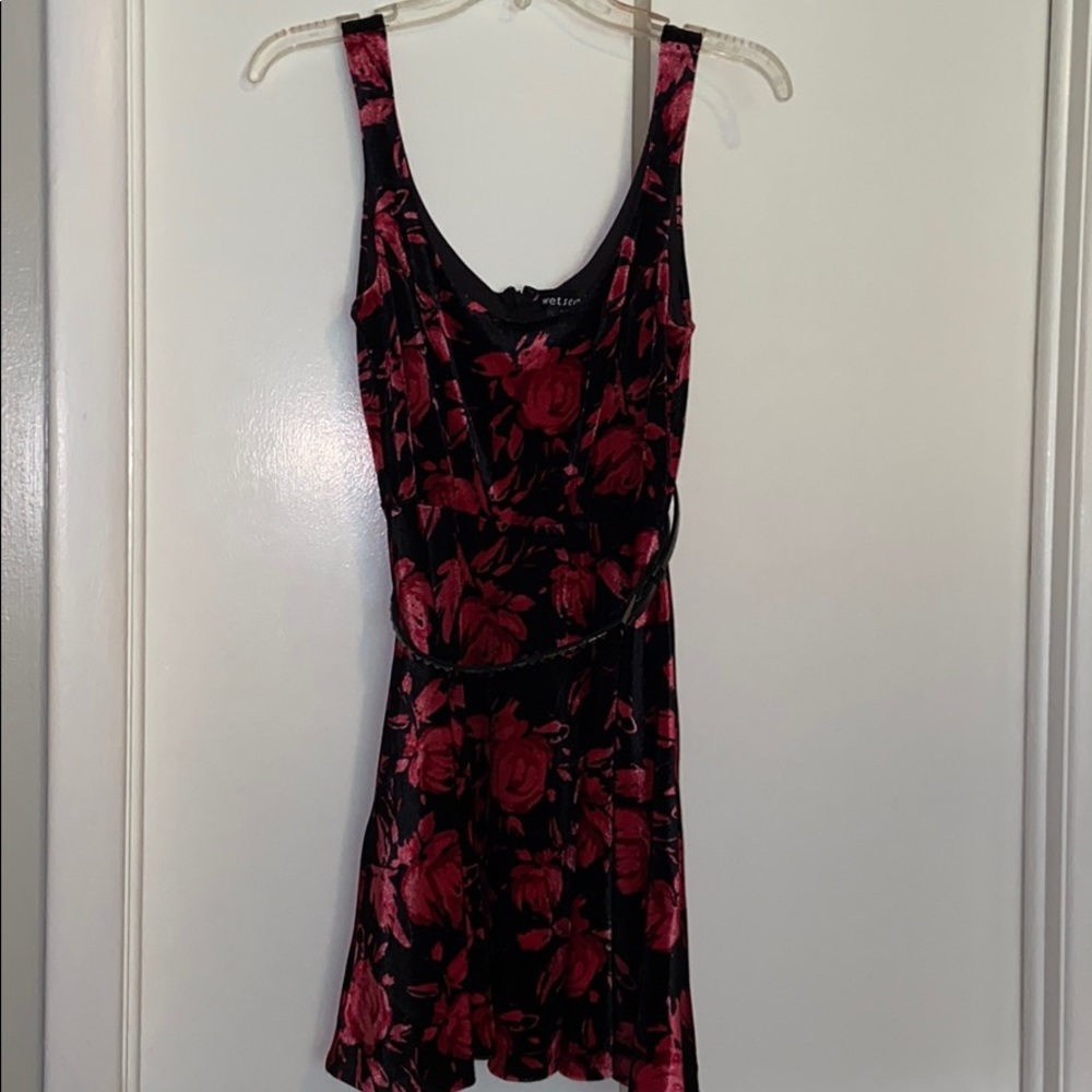 Size S, Velvet like Floral Skater Dress